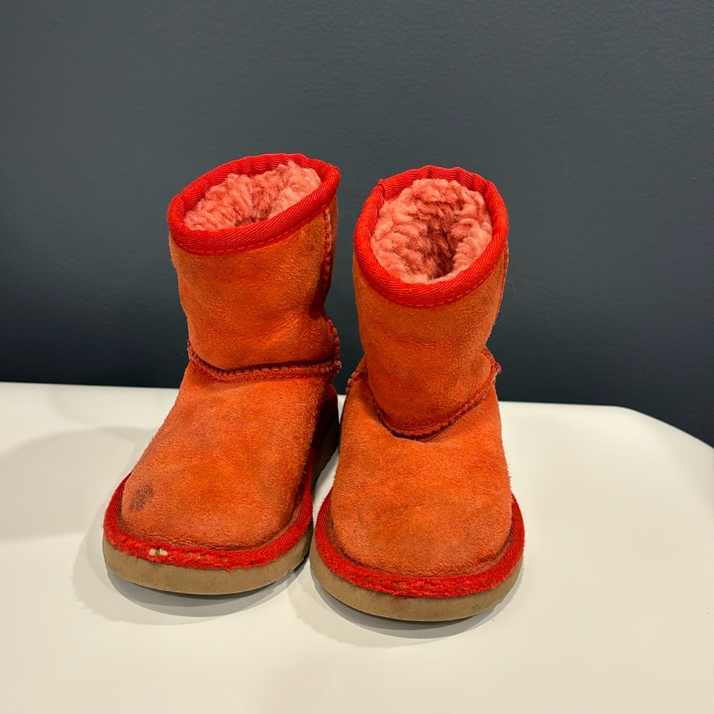 UGG classic short boots toddler size 6